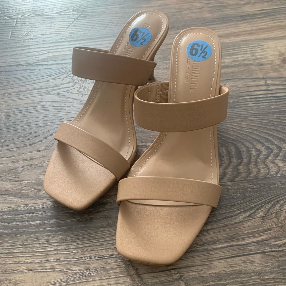 ‼️New‼️ Tan Low Heel Sandals